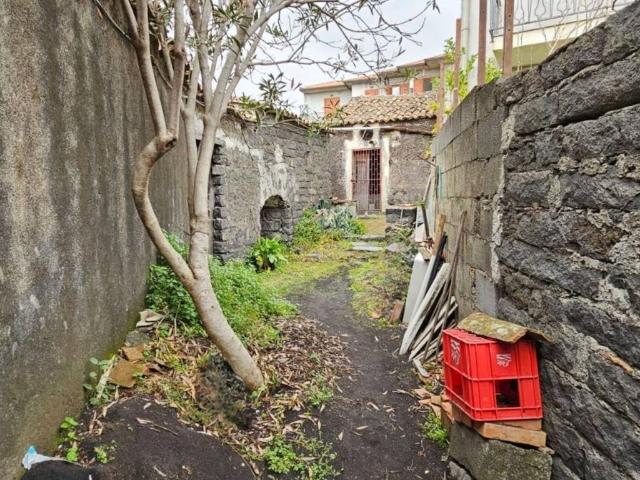 Casa indipendente in vendita a Nicolosi CT