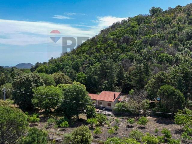 Casa indipendente in vendita a Nicolosi CT