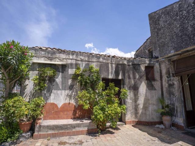 Casa indipendente in vendita a Nicolosi CT