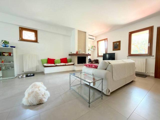 Casa indipendente in vendita a Numana AN