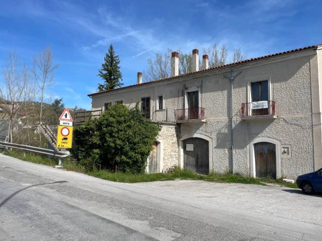 Casa indipendente in vendita a Nusco AV