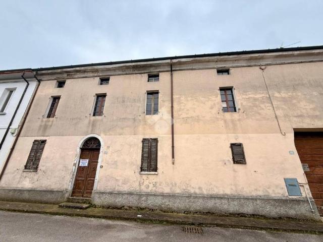 Casa indipendente in vendita a Solarolo Rainerio CR