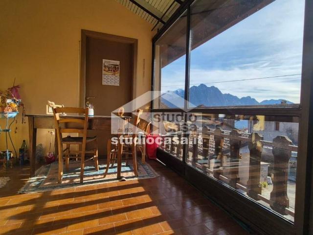 Casa indipendente in vendita a Solto Collina BG