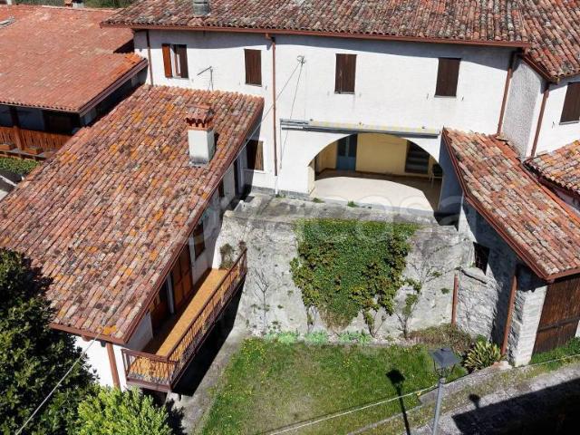Casa indipendente in vendita a Solto Collina, Esmate