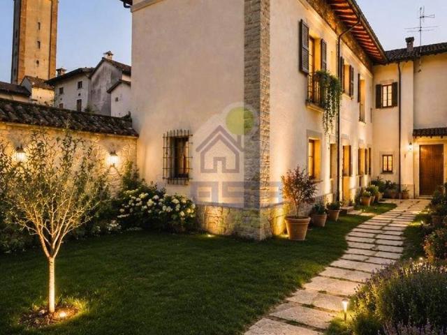 Casa indipendente in vendita a Somaglia LO
