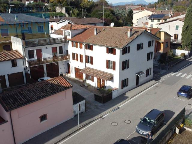 Casa indipendente in vendita a Sommacampagna VR