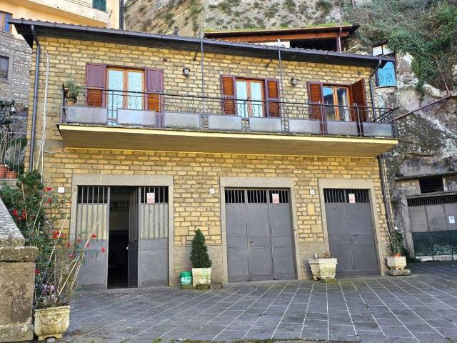 Casa indipendente in vendita a Soriano nel Cimino VT