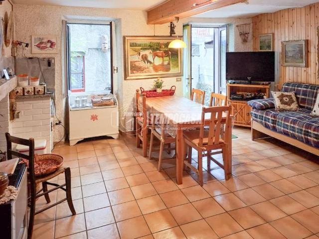 Casa indipendente in vendita a Sormano CO