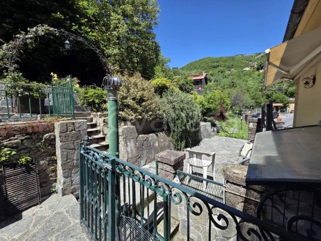 Casa indipendente in vendita a Savignone via Roma