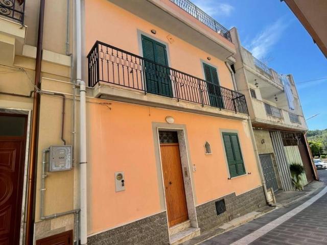 Casa indipendente in vendita a Savoca ME