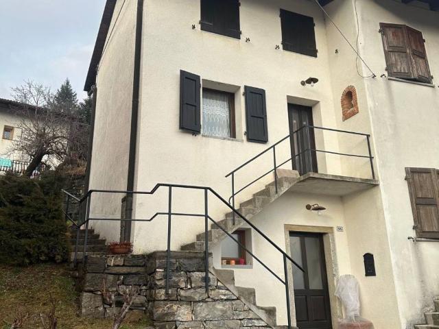 Casa indipendente in vendita a Savogna UD