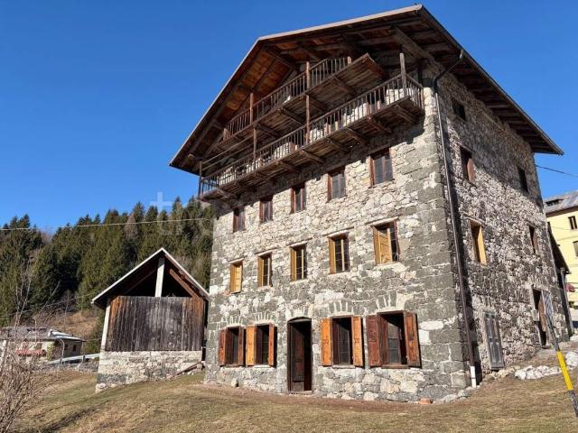Casa indipendente in vendita a Sachet, Vallada Agordina