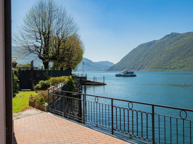 Villa in vendita a Sale Marasino BS