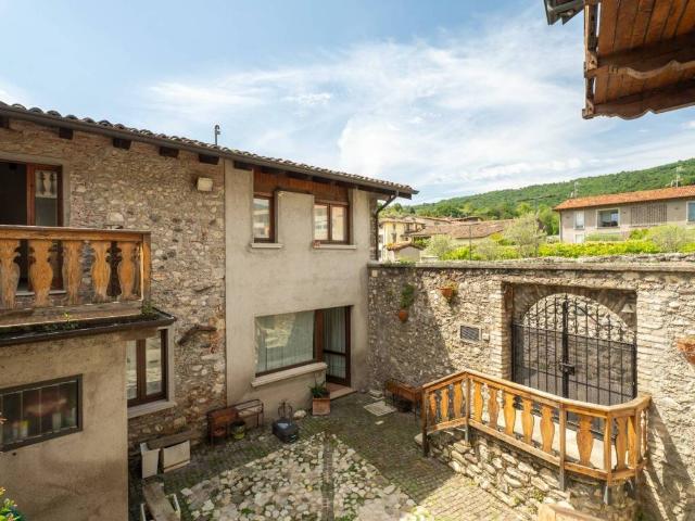 Casa indipendente in vendita a Salò BS