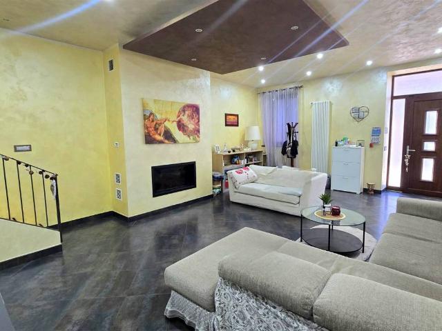 Casa indipendente in vendita a Salussola BI