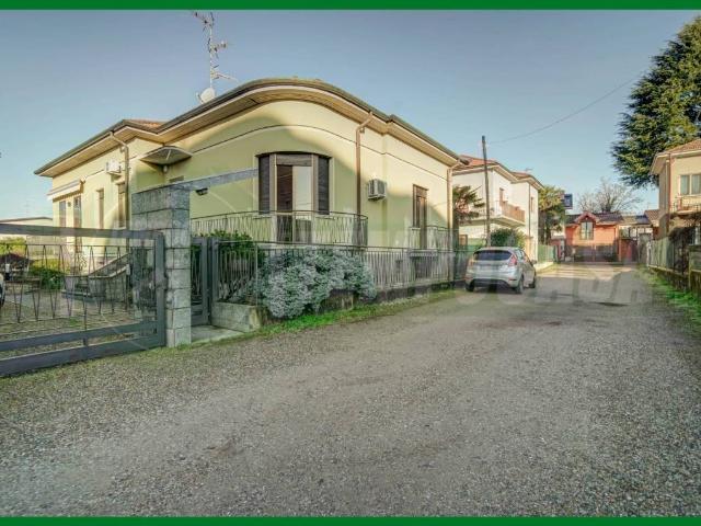 Villa in vendita a Samarate VA