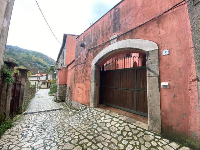 Casa indipendente in vendita a San Martino Valle Caudina AV