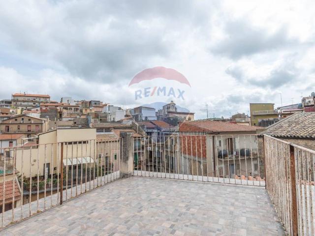 Casa indipendente in vendita a San Michele di Ganzaria CT