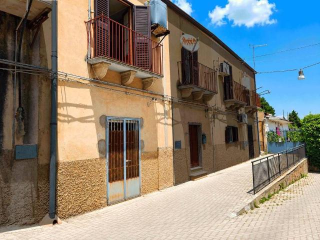Casa indipendente in vendita a San Michele di Ganzaria CT