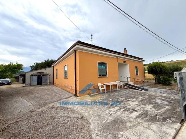 Casa indipendente in vendita a San Nicolò a Tordino, Teramo