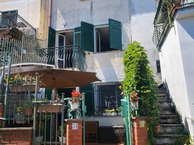 Casa indipendente in vendita a San Colombano Certenoli GE
