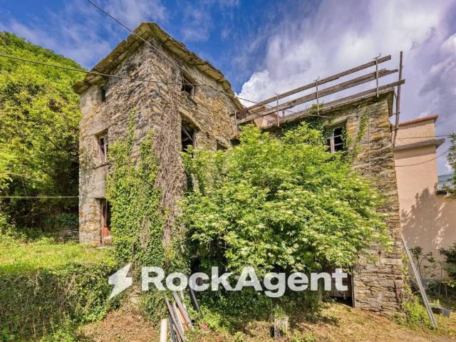 Casa indipendente in vendita a San Colombano Certenoli GE