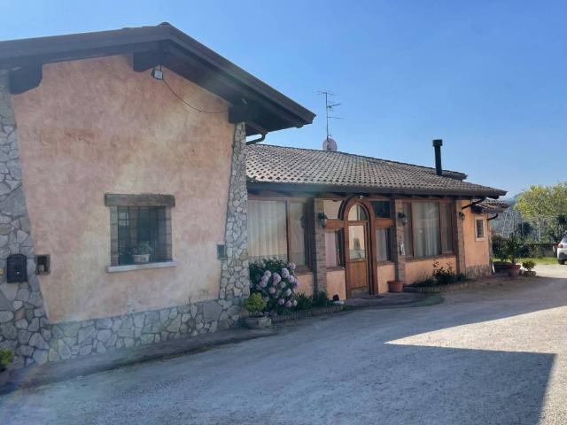 Casa indipendente in vendita a San Giorgio del Sannio BN