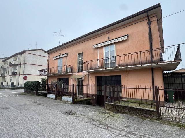 Casa indipendente in vendita a San Giovanni Lupatoto VR