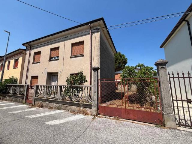 Casa indipendente in vendita a San Giovanni Lupatoto VR