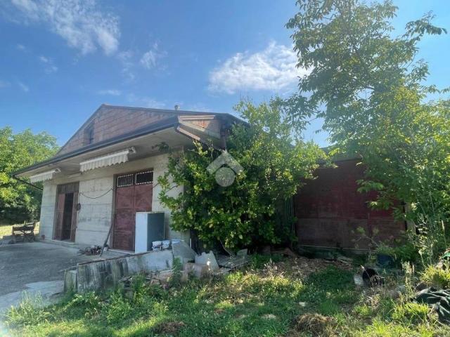 Casa indipendente in vendita a San Leucio del Sannio BN