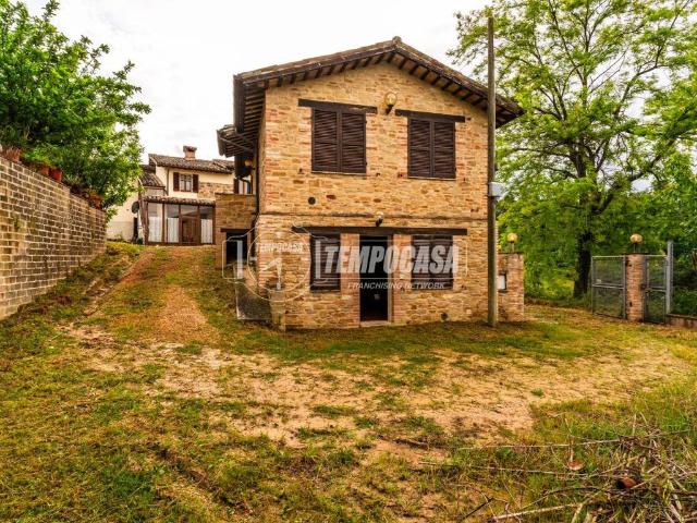 Casa indipendente in vendita a San Severino Marche MC
