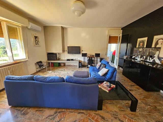 Casa indipendente in vendita a San Severino Marche MC