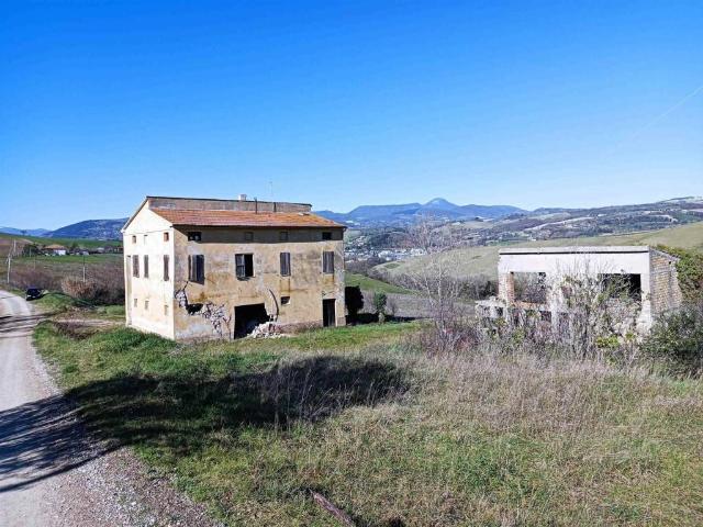 Casa indipendente in vendita a San Severino Marche MC