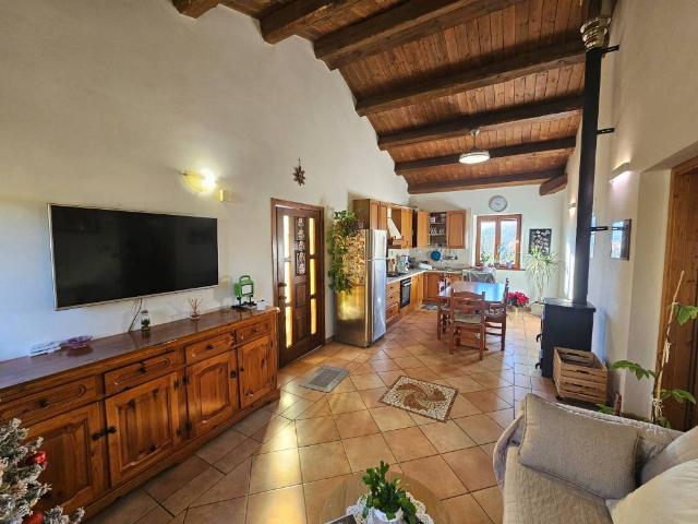 Casa indipendente in vendita a San Severino Marche MC