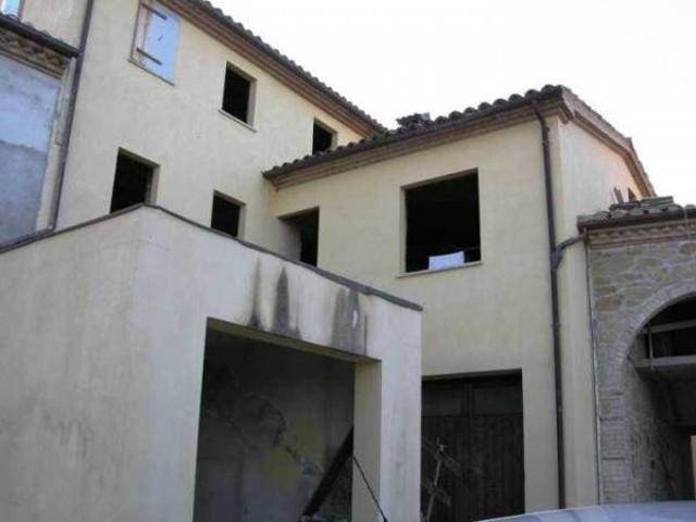 Casa indipendente in vendita a San Severino Marche MC