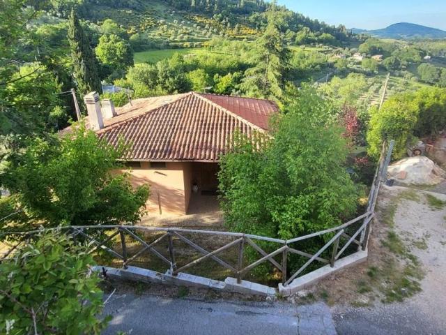 Casa indipendente in vendita a San Severino Marche MC