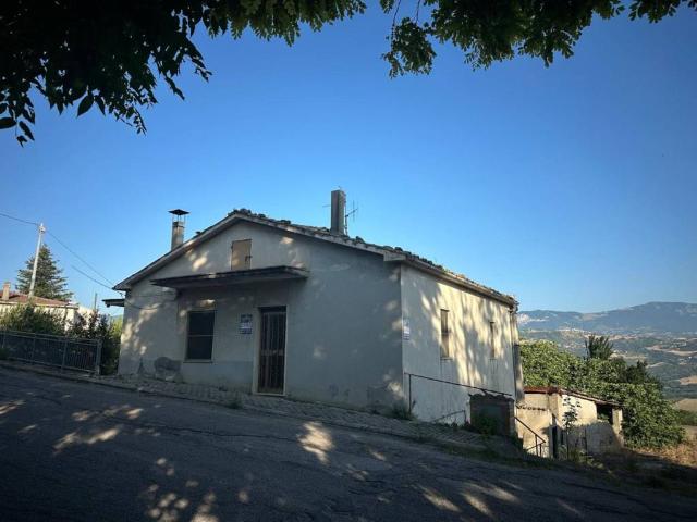 Casa indipendente in vendita a San Valentino in Abruzzo Citeriore PE