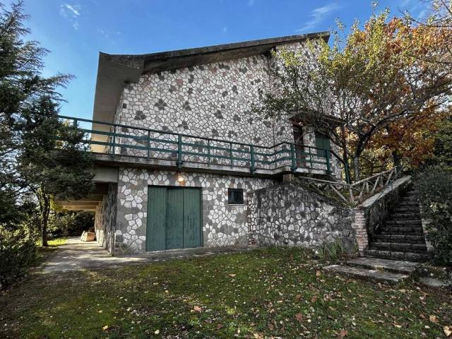 Casa indipendente in vendita a San Venanzo TR