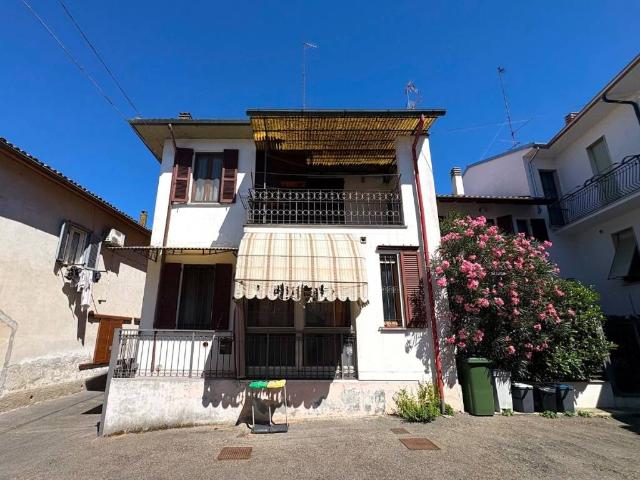 Casa indipendente in vendita a Sannazzaro de' Burgondi PV