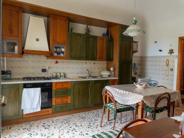 Casa indipendente in vendita a Santo Stefano di Camastra ME