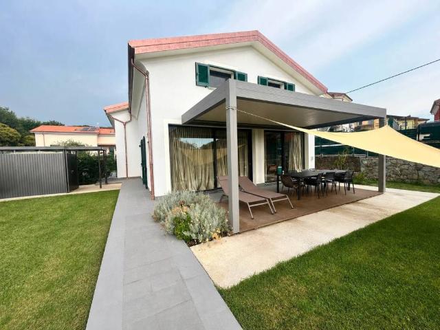 Casa indipendente in vendita a Santo Stefano di Magra SP