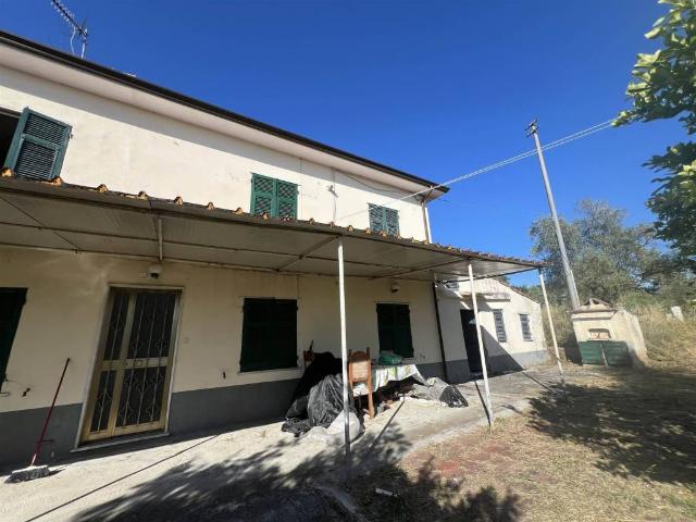 Casa indipendente in vendita a Santo Stefano di Magra SP