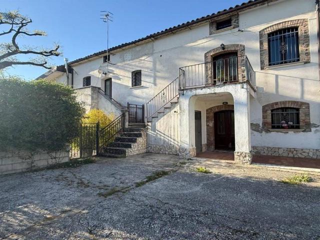 Casa indipendente in vendita a Santo Stefano di Rogliano CS