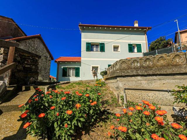 Casa indipendente in vendita a Sant'Olcese GE