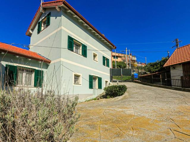 Casa indipendente in vendita a Sant'Olcese GE