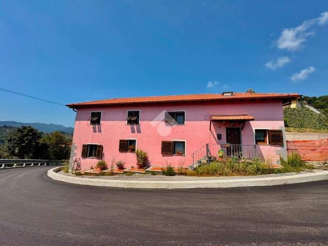 Casa indipendente in vendita a Sant'Olcese GE