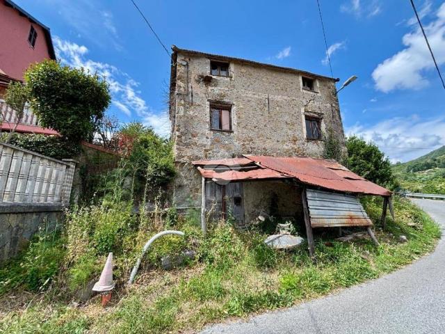 Casa indipendente in vendita a Sant'Olcese GE