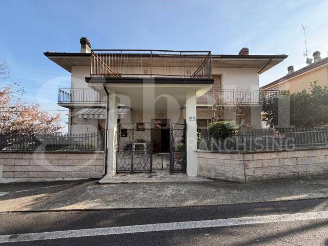 Casa indipendente in vendita a Sant'Omero via alla Salara, 28