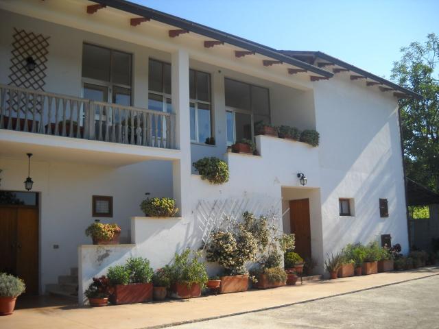 Casa indipendente in vendita a Sant'Omero, Villa Gatti