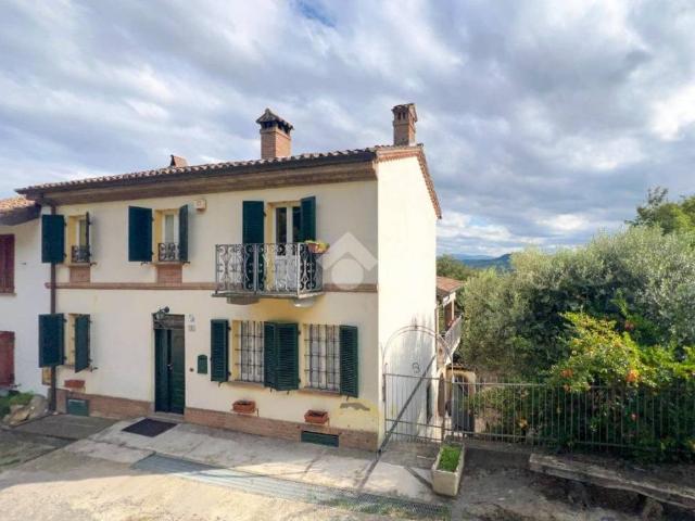 Casa indipendente in vendita a Santa Giuletta via Castellane, 3